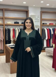 قفطان بلدي فاخر بمبرة تاج مرصع بتطريز تقليدي - اخضر