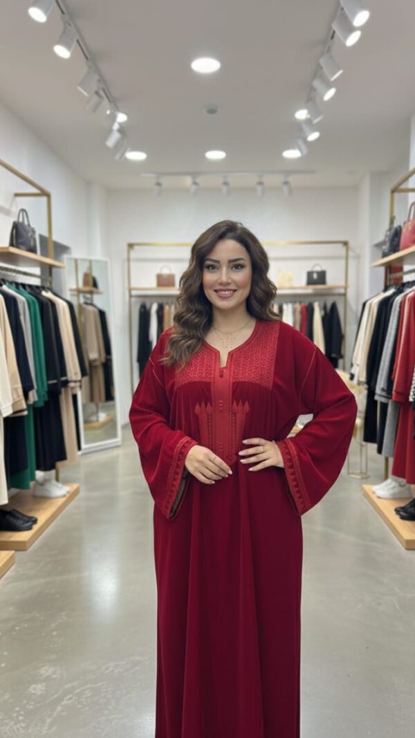 قفطان بلدي فاخر بمبرة تاج مرصع بتطريز تقليدي - احمر